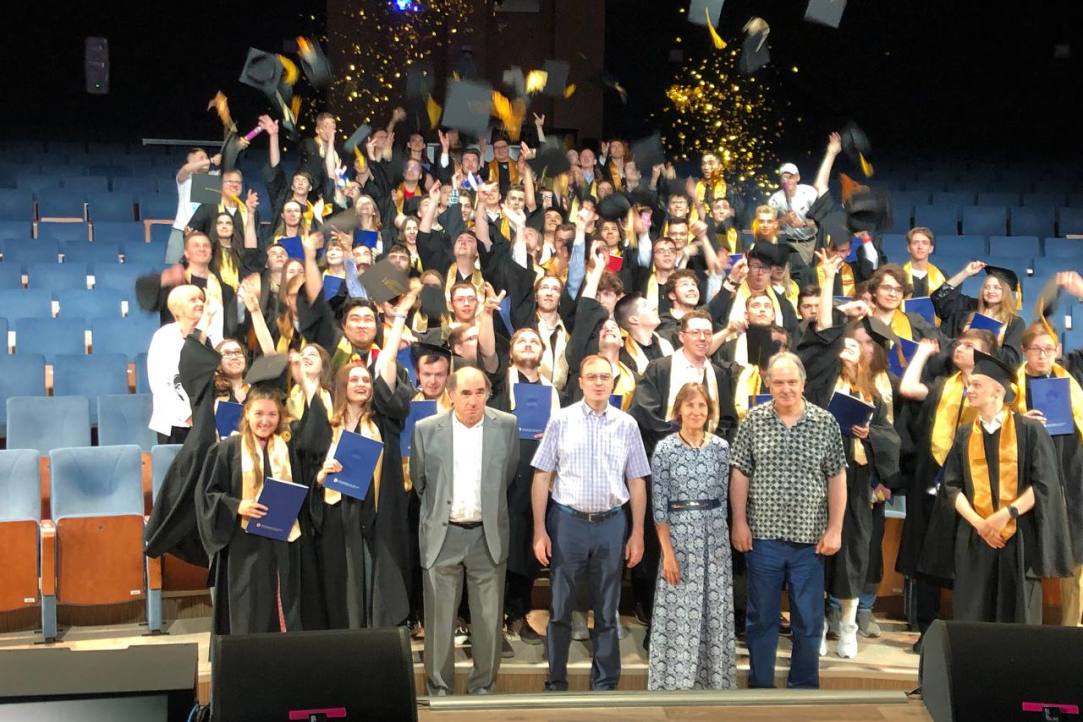 Поздравляем выпускников 2022!